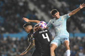 Buenos Aires, Argentina.- In the photos taken on May 8, 2023, during the match between Racing and Talleres de Córdoba in a match for the fifteenth round of the Professional Football League (LPF) tournament at the Presidente Perón Stadium. Racing was defeated at home by 4-2 against Talleres, which was in fourth place in the contest.