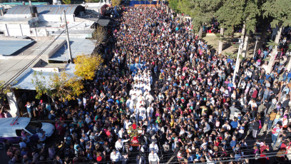 San Luis, Argentina.- En las fotos tomadas el 3 de mayo del 2023, muestra las máximas festividades religiosas de San Luis, que finalizaron en las localidades de Villa de la Quebrada y Renca, consagradas a los Cristos Milagrosos que se veneran en cada lugar, en las que se congregaron más de 200 mil personas desde que comenzaron las novenas el 28 de abril hasta este 3 de mayo, día central de los festejos en ambas localidades.