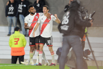 Buenos Aires, Argentina.- En las fotos tomadas el 21 de marzo del 2023, durante el partido entre River Plate y Platense en el Estadio Monumental por la jornada 17 de la Liga Profesional Argentina. River superó 2-1 a Platense y defendió su ventaja en la cima del Torneo de la Liga. Con goles de Miguel Borja y Nacho Fernandez, el equipo de Martín Demichelis quedó a cinco puntos de San Lorenzo en lo más alto de la tabla de posiciones.