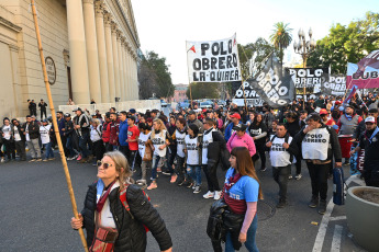 Buenos Aires, Argentina.- En las fotos tomadas el 18 de mayo del 2023, organizaciones sociales nucleadas en la Unión de Trabajadores de la Economía Popular (Utep); la Unidad Piquetera (UP), el Frente de Organizaciones en Lucha (FOL); la CTA Autónoma y el Frente Milagro Sala marcharán hacia el Ministerio de Desarrollo Social en una acción conjunta de protesta para repudiar "el ajuste del FMI y reclamar una solución ante el problema alimentario" que atraviesa al país, según se anunció desde ese sector.