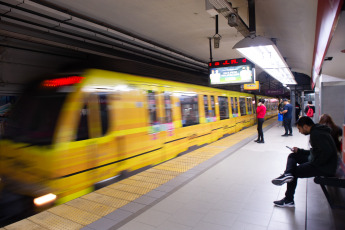 Buenos Aires, Argentina.- En las fotos tomadas el 9 de mayo del 2023, un nuevo paro de colectivos tiene lugar en el Área Metropolitana de Buenos Aires (AMBA) por el ataque a un colectivero de la línea 440 durante la madrugada del martes en la localidad bonaerense de Grand Bourg. Las líneas 440, 315 y 740 confirmaron el paro por tiempo indeterminado.