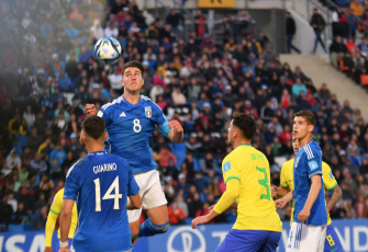 Mendoza, Argentina.- En las fotos tomadas el 21 de mayo del 2023, durante el partido entre Italia y Brasil en el estadio Malvinas Argentinas de Mendoza cerrando la segunda jornada del Mundial Sub-20. Italia ganó 3-2 ante Brasil y lidera el Grupo D. Brasil buscará recuperarse cuando enfrente en la próxima fecha a la debutante República Dominicana. Por su parte, Italia buscará la clasificación en su próximo partido ante su similar de Nigeria.