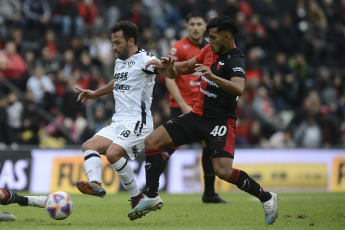 Santa Fe, Argentina.- En las fotos tomadas el 29 de mayo del 2023, durante el partido entre Colón y Central Córdoba por una nueva fecha de la Liga Profesional Argentina. Colón igualó contra C. Córdoba 2-2 como local. Ahora, Colón enfrentará a San Lorenzo que viene de perder contra Barracas.