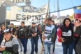 Buenos Aires, Argentina.- En las fotos tomadas el 18 de mayo del 2023, organizaciones sociales nucleadas en la Unión de Trabajadores de la Economía Popular (Utep); la Unidad Piquetera (UP), el Frente de Organizaciones en Lucha (FOL); la CTA Autónoma y el Frente Milagro Sala marcharán hacia el Ministerio de Desarrollo Social en una acción conjunta de protesta para repudiar "el ajuste del FMI y reclamar una solución ante el problema alimentario" que atraviesa al país, según se anunció desde ese sector.