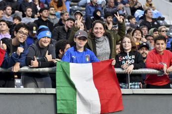 La Plata, Argentina.- En las fotos tomadas el 31 de mayo del 2023, Inglaterra se enfrenta a su par de Italia en el estadio Diego Armando Maradona de la capital bonaerense de La Plata, por los octavos de final del Mundial de la categoría Argentina 2023. Italia venció 2-1 a Inglaterra y se clasificó a los cuartos de final del Mundial Sub 20 y será nuevo rival de Colombia. Los goles fueron marcados por Tommaso Baldanzi y Cesare Casadei para la Scuadra Azzurra, y Alfie Devine para los Tres Leones.