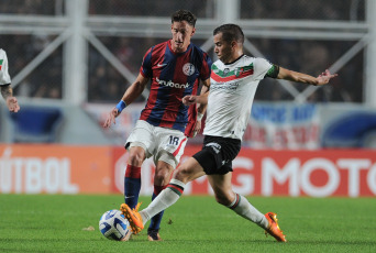 Buenos Aires, Argentina.- En las fotos tomadas el 8 de junio del 2023, durante el partido entre San Lorenzo y Palestino en el Estadio Nuevo Gasómetro. San Lorenzo empató 0-0 con Palestino de Chile y pende de un hilo su clasificación al repechaje para avanzar a los octavos de final de la Copa Sudamericana.