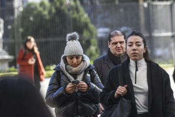 Santiago, Chile - Photos taken on 19 May 2024 show the streets of Santiago under a record freeze. After an eight-day "cold snap" hit the capital region this week, the average May temperature dropped to 37 degrees Fahrenheit (2 degrees Celsius), the coldest since 1950, according to Angélica Guzámán, a meteorologist at Chile's Meteorological Directorate.