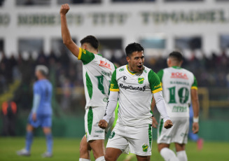 Buenos Aires, Argentina.- En las fotos tomadas el 13 de junio del 2023, durante el partido entre Defensa y Justicia y Belgrano por la fecha 20ma. de la Liga Profesional de Fútbol en el estadio Norberto Tomaghello de Florencio Varela. Defensa y Justicia, con goles de Nicolás Fernández (PT 18m) y Juan Miritello (ST 45+3m), venció a Belgrano de Córdoba, por 2 a 0.