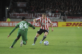 La Plata, Argentina.- In the photos taken on June 28, 2023, during the match between Estudiantes and Oriente Petrolero in the closing of group C of the Copa Sudamericana at the Jorge Luis Hirschi Stadium. Estudiantes thrashed Oriente Petrolero 4-0 but finished second in Group C, which led them to the playoffs that they will have to play with a third party from Libertadores to qualify for the round of 16.