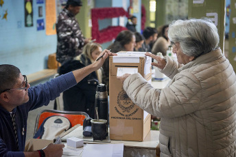 Chaco, Argentina.- In the photos taken on June 18, 2023, the organization of the elections in Chaco was carried out with the deployment of 3,003 ballot boxes in the 371 voting establishments in the province of Chaco. The provisional scrutiny of the Electoral Tribunal of Chaco (with 96.1% of the scrutinized tables) showed this Monday that the candidates of the Juntos por el Cambio coalition were able to attract more voters than those of the Chaco Front, by adding almost six in these primaries percentage points more votes than the ruling party.