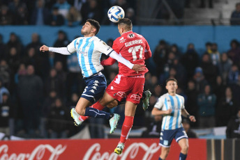 Buenos Aires, Argentina.- En las fotos tomadas el 28 de junio del 2023, durante el partido entre Racing Club y Ñublense de Chile en un encuentro jugado en el Cilindro de Avellaneda, válido por la sexta y última jornada de la Zona A de la Copa Libertadores de América. Racing goleó por 4 a 0 a Ñublense de Chile y finalizó en el primer lugar de la tabla.