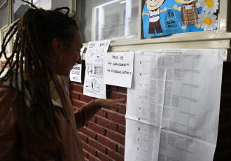 Córdoba, Argentina.- In the photos taken on June 25, 2023, people cast their votes in the local elections of Córdoba and Formosa. In the preamble to the general elections next October, two Argentine provinces went to the polls this Sunday, Formosa and Córdoba. With more than 90% of the tables scrutinized, the current mayor of Córdoba, Martín Llaryora, was at the top of the figures with 42.7% against 39.7% of the opposition. While Gildo Insfrán returned to sweep the Formosa gubernatorial elections and achieved his seventh consecutive re-election this Sunday.