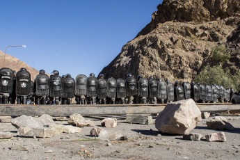 Jujuy, Argentina.- En las fotos tomadas el 18 de junio del 2023, durante las protestas y cortes de ruta en Jujuy, Argentina, contra la reforma de la Constitución. Las protestas en el distrito del norte argentino, fueron encabezadas por comunidades originarias, gremios y partidos políticos que rechazaron tanto el contenido como el tratamiento brindado por los convencionales constituyentes jujeños.