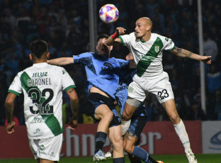 Córdoba, Argentina.- In the photos taken on June 26, 2023, during the match between Belgrano and Banfield for date 21 of the 2023 Professional League tournament at the El Gigante de Alberdi Stadium. Belgrano beat Banfield 3-1. The star of the match was Pirata's top scorer, Pablo Vegetti, who scored twice and is the championship's top scorer. Franco Jara scored the third for the locals, who are already seventh in the tournament.