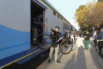 Mendoza, Argentina.- In the photos taken on June 4, 2023, it shows the arrival of the train with passengers at the Palmira station in Mendoza. After 30 years, the train that connects the city of Buenos Aires with Mendoza started working again. Despite the reactivation of the connection being a celebration, the service was slower than three decades ago.