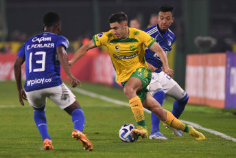 Buenos Aires, Argentina.- En las fotos tomadas el 29 de junio del 2023, durante el partido entre Millonarios y Defensa y Justicia en el estadio Norberto Tomaghello por la Copa Sudamericana. Millonarios perdió 3-1 con Defensa y Justicia y se quedó por fuera de la Copa Sudamericana. Los embajadores, recientemente coronado campeón de la Liga BetPlay, sufrieron en su visita a territorio argentino y se quedaron por fuera del certamen continental.