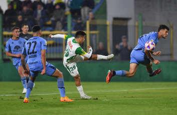 Buenos Aires, Argentina.- En las fotos tomadas el 13 de junio del 2023, durante el partido entre Defensa y Justicia y Belgrano por la fecha 20ma. de la Liga Profesional de Fútbol en el estadio Norberto Tomaghello de Florencio Varela. Defensa y Justicia, con goles de Nicolás Fernández (PT 18m) y Juan Miritello (ST 45+3m), venció a Belgrano de Córdoba, por 2 a 0.