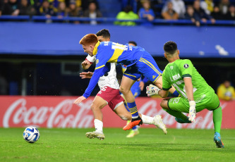 Buenos Aires, Argentina.- En las fotos tomadas el 29 de junio del 2023, durante el partido entre Boca Juniors y Monagas en un partido correspondiente a la fecha 6 del Grupo F de la Copa Libertadores en el estadio la Bombonera. Boca Juniors derrotó 4-0 a Monagas y se quedó con el primer puesto del Grupo F de la Copa Libertadores a la espera de conocer a su rival para los octavos de final del certamen continental. Marcelo Weigandt, Valentín Barco y Luis Vázquez, en dos oportunidades, marcaron los tantos del equipo que conduce Jorge Almirón.