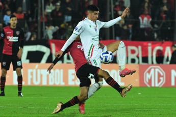 Rosario, Argentina.- In the photos taken on June 29, 2023, during the match between Newell's and Audax, on date 6 of the 2023 Copa Sudamericana at the Marcelo Bielsa stadium. The Argentine Newell's Old Boys and the Chilean Audax Italiano tied 1-1, defining the passage of Rosario to the round of 16 and the Italians to a playoff.