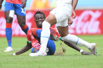 Santiago del Estero, Argentina.- En las fotos tomadas el 1 de junio del 2023, durante el partido entre Uruguay y Gambia por los octavos de final del Mundial Sub-20 en el estadio Madre de Ciudades en Santiago del Estero (norte). Uruguay venció a Gambia por 1 a 0 con el gol de Anderson Duarte (65) y avanzó a los cuartos de final del certamen ecuménico, donde afrontará un duelo frente a Estados Unidos.