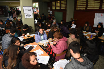 Tucumán, Argentina.- In the photos taken on June 11, 2023, Argentines cast their votes during the provincial elections in Argentina. During the national elections PASO (Open, Simultaneous and Mandatory Primaries) Peronism, for the moment, was left alone with the governorship of Tucumán (north), while the opposition right of Together for Change - made up of the Radical Civic Union ( UCR) and the Republican Proposal (PRO)- got good results in the San Luis (southeast), the Mendoza (west) primaries and in the Corrientes legislative elections.