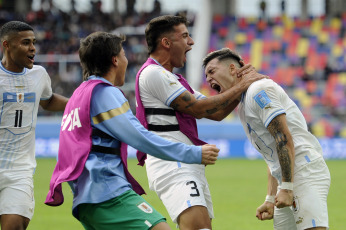 Santiago del Estero, Argentina.- In the photos taken on June 1, 2023, during the match between Uruguay and Gambia for the round of 16 of the U-20 World Cup at the Madre de Ciudades stadium in Santiago del Estero (north). Uruguay beat Gambia 1-0 with Anderson Duarte's goal (65) and advanced to the quarterfinals of the ecumenical tournament, where they will face the United States.