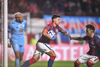 Buenos Aires, Argentina.- In the photos taken on June 27, 2023, during the match between San Lorenzo and Estudiantes de Mérida for the sixth date of Group H of the 2023 Copa Sudamericana at the Pedro Bidegain Stadium. San Lorenzo thrashed Estudiantes de Mérida 4-1, and thanks to Fortaleza victory against Palestino, they qualified for the round of 16 of the competition.