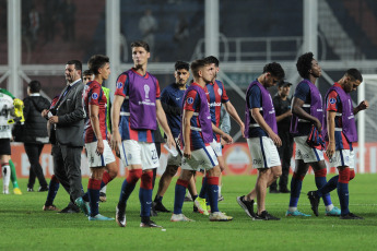 Buenos Aires, Argentina.- En las fotos tomadas el 8 de junio del 2023, durante el partido entre San Lorenzo y Palestino en el Estadio Nuevo Gasómetro. San Lorenzo empató 0-0 con Palestino de Chile y pende de un hilo su clasificación al repechaje para avanzar a los octavos de final de la Copa Sudamericana.