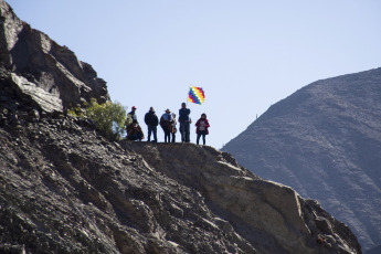 Jujuy, Argentina.- En las fotos tomadas el 18 de junio del 2023, durante las protestas y cortes de ruta en Jujuy, Argentina, contra la reforma de la Constitución. Las protestas en el distrito del norte argentino, fueron encabezadas por comunidades originarias, gremios y partidos políticos que rechazaron tanto el contenido como el tratamiento brindado por los convencionales constituyentes jujeños.