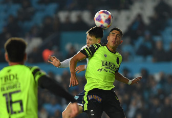 Buenos Aires, Argentina.- In the photos taken on June 22, 2023, during the match between Racing and Barracas Central in the Cilindro de Avellaneda, for the 21st. day of the Professional Football League. Racing and Barracas Central tied. The “Academia” goal was scored by Aníbal Moreno 20 minutes into the first stage, while Francisco Álvarez equalized for “Guapo” at 40 minutes of the second half.