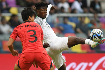 Santiago del Estero, Argentina.- En las fotos tomadas el 4 de junio del 2023, durante el partido entre Corea del Sur y Nigeria por los cuartos de final del Mundial Sub-20 en el Estadio Único Madre de Ciudades. Corea del Sur, con un gol del central Choi Seokhyun en la primera parte de la prórroga, superó este domingo a Nigeria por 1-0 y se medirá con Italia por un puesto en la final del Mundial.