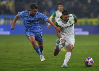 Buenos Aires, Argentina.- En las fotos tomadas el 13 de junio del 2023, durante el partido entre Defensa y Justicia y Belgrano por la fecha 20ma. de la Liga Profesional de Fútbol en el estadio Norberto Tomaghello de Florencio Varela. Defensa y Justicia, con goles de Nicolás Fernández (PT 18m) y Juan Miritello (ST 45+3m), venció a Belgrano de Córdoba, por 2 a 0.