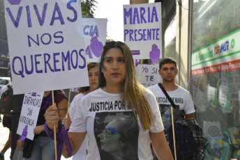 Buenos Aires, Argentina.- In the photos taken on June 3, 2023, a crowd gathered in front of the Congress in Buenos Aires, shouting 'not one less'. The murder of a young woman at the hands of an office colleague who was harassing her framed this Saturday the eighth annual march against gender violence in Argentina where in 2022 there were 252 femicides, according to the Supreme Court of Justice. The call, Not One Less also emphasized the economic inequalities suffered by women.