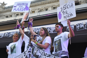 Buenos Aires, Argentina.- In the photos taken on June 3, 2023, a crowd gathered in front of the Congress in Buenos Aires, shouting 'not one less'. The murder of a young woman at the hands of an office colleague who was harassing her framed this Saturday the eighth annual march against gender violence in Argentina where in 2022 there were 252 femicides, according to the Supreme Court of Justice. The call, Not One Less also emphasized the economic inequalities suffered by women.