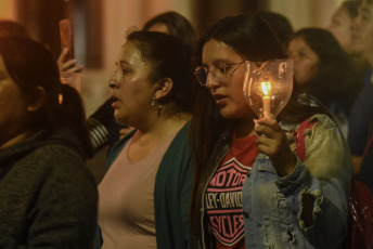 Jujuy, Argentina.- En las fotos tomadas el 25 de junio del 2023, docentes autoconvocados de Jujuy se manifestaron en contra de la decisión de levantar el paro, en reclamo de salarios dignos, contra la reforma constitucional, y exigieron la realización de una nueva asamblea que garantice una participación más amplia. La semana pasada, tras la violenta represión policial en la provincia durante una protesta contra la reforma constitucional, que causó más de 170 heridos y 68 detenidos, las autoridades del Gobierno buscaron avanzaron con "una mejora salarial" a fin de que los docentes retornen a las clases.