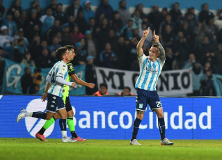 Buenos Aires, Argentina.- In the photos taken on June 22, 2023, during the match between Racing and Barracas Central in the Cilindro de Avellaneda, for the 21st. day of the Professional Football League. Racing and Barracas Central tied. The “Academia” goal was scored by Aníbal Moreno 20 minutes into the first stage, while Francisco Álvarez equalized for “Guapo” at 40 minutes of the second half.