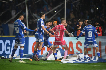 Mendoza, Argentina.- En las fotos tomadas el 22 de junio del 2023, durante el partido entre Boca Juniors y Godoy Cruz por la fecha 21 del torneo de la Liga Profesional en el estadio Malvinas Argentinas, de Mendoza. Godoy Cruz logró un histórico triunfo por 4 a 0 ante Boca Juniors, que deambula en mitad de tabla de la Liga Profesional. El elenco que dirige Jorge Almirón sumó su tercer partido sin victorias como visitante.