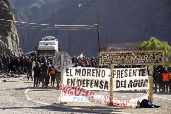 Jujuy, Argentina.- En las fotos tomadas el 18 de junio del 2023, durante las protestas y cortes de ruta en Jujuy, Argentina, contra la reforma de la Constitución. Las protestas en el distrito del norte argentino, fueron encabezadas por comunidades originarias, gremios y partidos políticos que rechazaron tanto el contenido como el tratamiento brindado por los convencionales constituyentes jujeños.