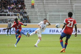 Santiago del Estero, Argentina.- In the photos taken on June 1, 2023, during the match between Uruguay and Gambia for the round of 16 of the U-20 World Cup at the Madre de Ciudades stadium in Santiago del Estero (north). Uruguay beat Gambia 1-0 with Anderson Duarte's goal (65) and advanced to the quarterfinals of the ecumenical tournament, where they will face the United States.