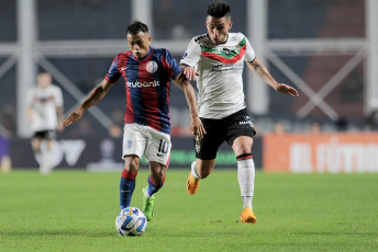 Buenos Aires, Argentina.- En las fotos tomadas el 8 de junio del 2023, durante el partido entre San Lorenzo y Palestino en el Estadio Nuevo Gasómetro. San Lorenzo empató 0-0 con Palestino de Chile y pende de un hilo su clasificación al repechaje para avanzar a los octavos de final de la Copa Sudamericana.