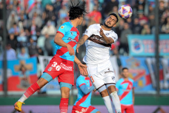 Sarandí, Argentina.- In the photos taken on June 25, 2023, during the match between Platense and Arsenal for matchday 21 of the Argentine Professional League at the Julio Humberto Grondona Stadium. Platense beat Arsenal 2-0 as a visitor. For Platense the goals were scored by Sasha Marcich (at 46 minutes) and Franco Baldassarra (at 87 minutes). On the next date, Platense will face Lanús, while Arsenal will have Vélez as a rival.