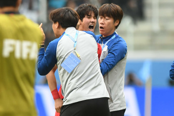 Santiago del Estero, Argentina.- En las fotos tomadas el 4 de junio del 2023, durante el partido entre Corea del Sur y Nigeria por los cuartos de final del Mundial Sub-20 en el Estadio Único Madre de Ciudades. Corea del Sur, con un gol del central Choi Seokhyun en la primera parte de la prórroga, superó este domingo a Nigeria por 1-0 y se medirá con Italia por un puesto en la final del Mundial.