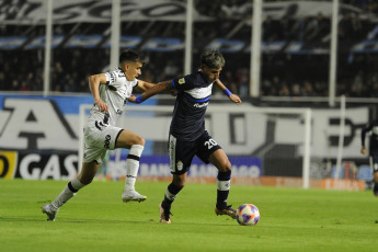 Santiago del Estero, Argentina.- En las fotos tomadas el 21 de junio del 2023, durante el partido entre Central Córdoba y Gimnasia y Esgrima La Plata en un encuentro válido por la 21ra. fecha de la Liga Profesional de Fútbol, en el estadio Alfredo Terrera, de la provincia de Santiago del Estero. Central Córdoba y Gimnasia empataron sin goles. El “Ferroviario” se encuentra en el 17mo. lugar con 25 puntos y sumó su segundo empate en fila sin goles. Gimnasia, por su parte, se ubica en la 15ta. posición con 26 puntos, y sigue sumando, ya que venía de vencer por 1 a 0 a Huracán en la fecha pasada.