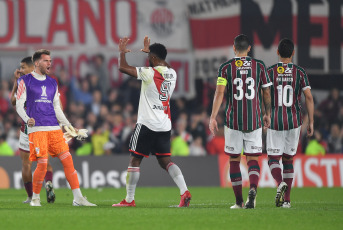 Buenos Aires, Argentina.- En las fotos tomadas el 7 de junio del 2023, durante el partido entre River Plate y Fluminense en el Estadio Monumental por la jornada 5 del grupo D de la Copa Libertadores. River, se mantiene en la lucha para avanzar a los octavos de final de la Copa Libertadores luego de ganar por 2-0 a Fluminense y escalar al segundo lugar del grupo D.