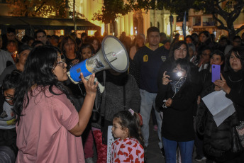 Jujuy, Argentina.- En las fotos tomadas el 25 de junio del 2023, docentes autoconvocados de Jujuy se manifestaron en contra de la decisión de levantar el paro, en reclamo de salarios dignos, contra la reforma constitucional, y exigieron la realización de una nueva asamblea que garantice una participación más amplia. La semana pasada, tras la violenta represión policial en la provincia durante una protesta contra la reforma constitucional, que causó más de 170 heridos y 68 detenidos, las autoridades del Gobierno buscaron avanzaron con "una mejora salarial" a fin de que los docentes retornen a las clases.