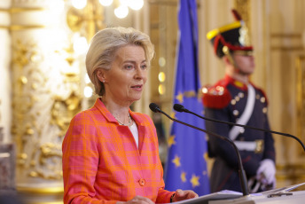 Buenos Aires, Argentina.- In the photos taken on June 13, 2023, President Alberto Fernández held a meeting at Casa Rosada with the head of the European Commission, Ursula von der Leyen (photo), during which they discussed Argentina's commercial relationship with the European Union (EU), they reviewed the situation of the Mercosur-EU agreement and highlighted the importance of the Summit of the European bloc with CELAC that will take place in Brussels in July.