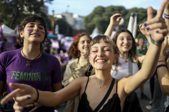 Buenos Aires, Argentina.- In the photos taken on June 3, 2023, a crowd gathered in front of the Congress in Buenos Aires, shouting 'not one less'. The murder of a young woman at the hands of an office colleague who was harassing her framed this Saturday the eighth annual march against gender violence in Argentina where in 2022 there were 252 femicides, according to the Supreme Court of Justice. The call, Not One Less also emphasized the economic inequalities suffered by women.