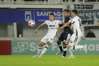 Santiago del Estero, Argentina.- En las fotos tomadas el 21 de junio del 2023, durante el partido entre Central Córdoba y Gimnasia y Esgrima La Plata en un encuentro válido por la 21ra. fecha de la Liga Profesional de Fútbol, en el estadio Alfredo Terrera, de la provincia de Santiago del Estero. Central Córdoba y Gimnasia empataron sin goles. El “Ferroviario” se encuentra en el 17mo. lugar con 25 puntos y sumó su segundo empate en fila sin goles. Gimnasia, por su parte, se ubica en la 15ta. posición con 26 puntos, y sigue sumando, ya que venía de vencer por 1 a 0 a Huracán en la fecha pasada.