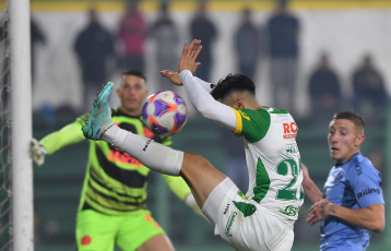 Buenos Aires, Argentina.- En las fotos tomadas el 13 de junio del 2023, durante el partido entre Defensa y Justicia y Belgrano por la fecha 20ma. de la Liga Profesional de Fútbol en el estadio Norberto Tomaghello de Florencio Varela. Defensa y Justicia, con goles de Nicolás Fernández (PT 18m) y Juan Miritello (ST 45+3m), venció a Belgrano de Córdoba, por 2 a 0.