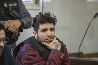 Buenos Aires, Argentina.- En las fotos tomadas el 15 de junio del 2023, Fernando André Sabag Montiel (foto) y Brenda Uliarte, los dos acusados por el intento de asesinato de la Vicepresidenta Cristina Kirchne, durante el juicio oral en el que fueron condenados a un año de prisión en suspenso como coautores del delito de tenencia ilegítima de un Documento Nacional de Identidad (DNI) ajeno, que fue hallado durante los allanamientos que se realizaron en marco de la investigación por el atentado a Cristina Fernández de Kirchner.